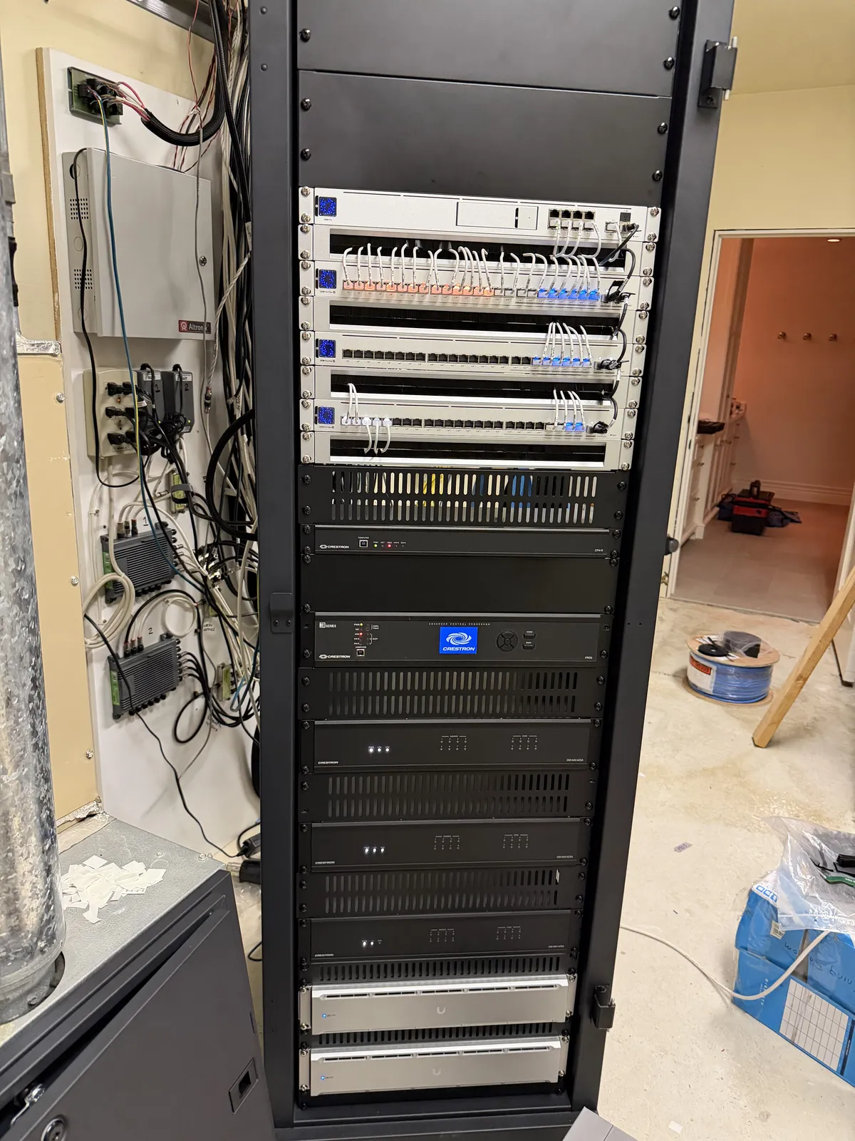 Rack with dual UPS units